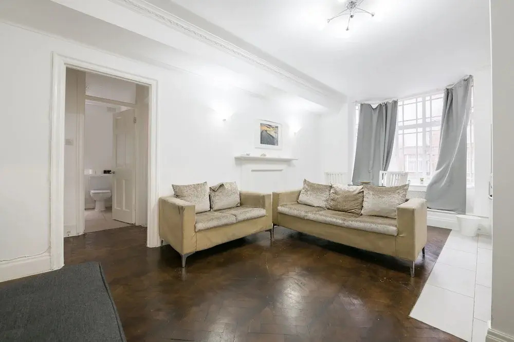 Lovely & Spacious 2 Bedroom APR Queensway
