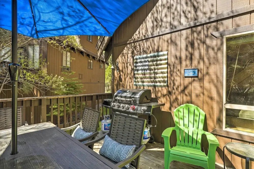 3 Mi to Lake Tahoe: Quiet Incline Village Cabin