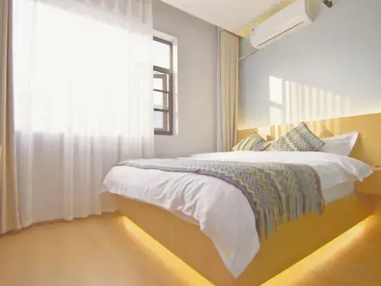 Old City side Ziwu Hostel (Luoyi Old City Cross Street Shop)