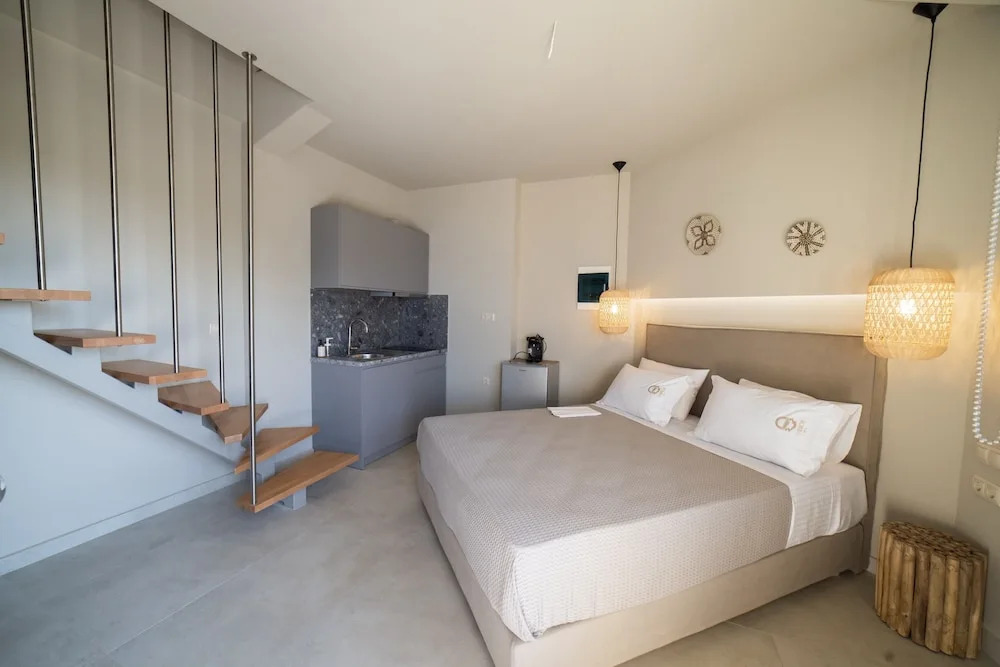 Theros Suites