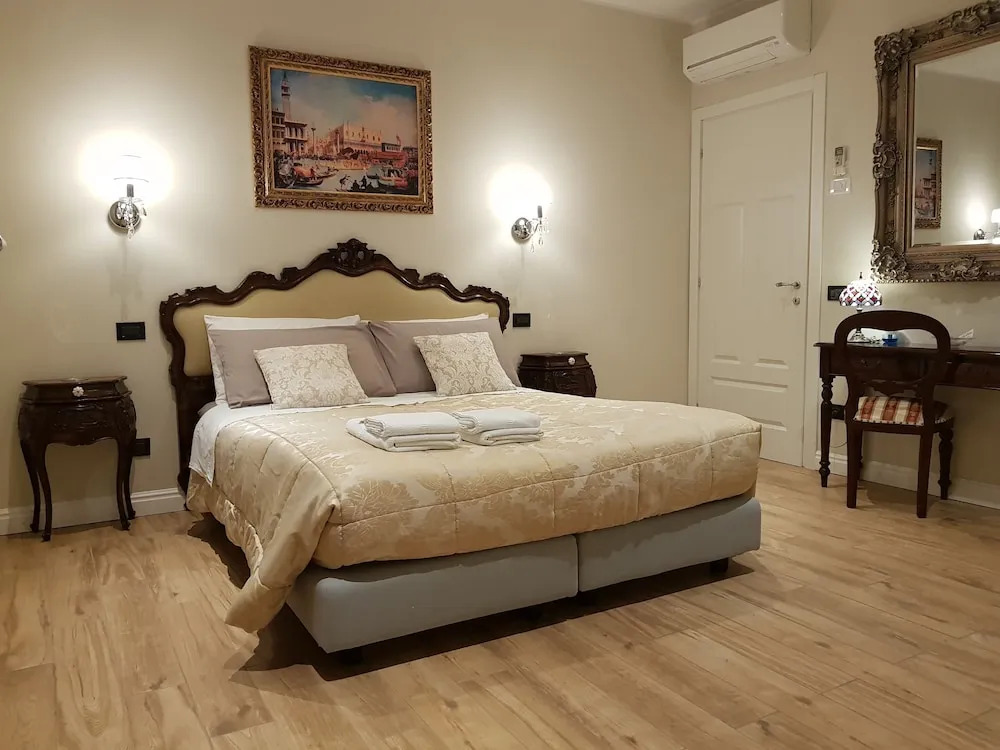 B&B Fine Venice