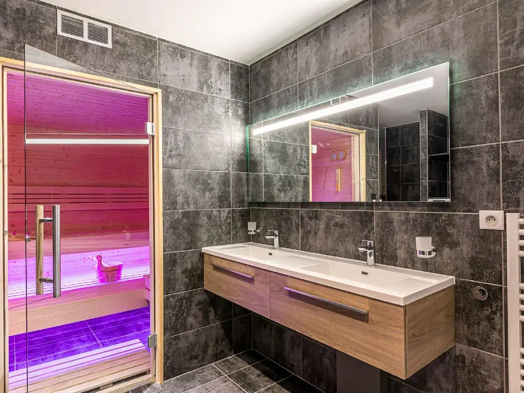 Penthouse with private sauna and wine climate cabinet