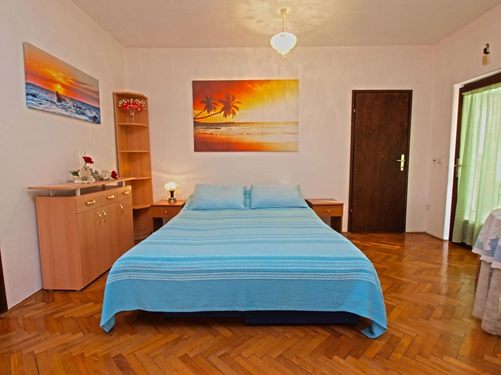 Apartment 925