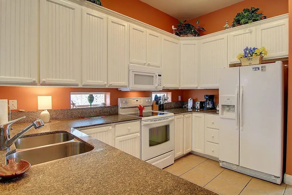 Tropical Niche 3 Bedroom Home by Redawning