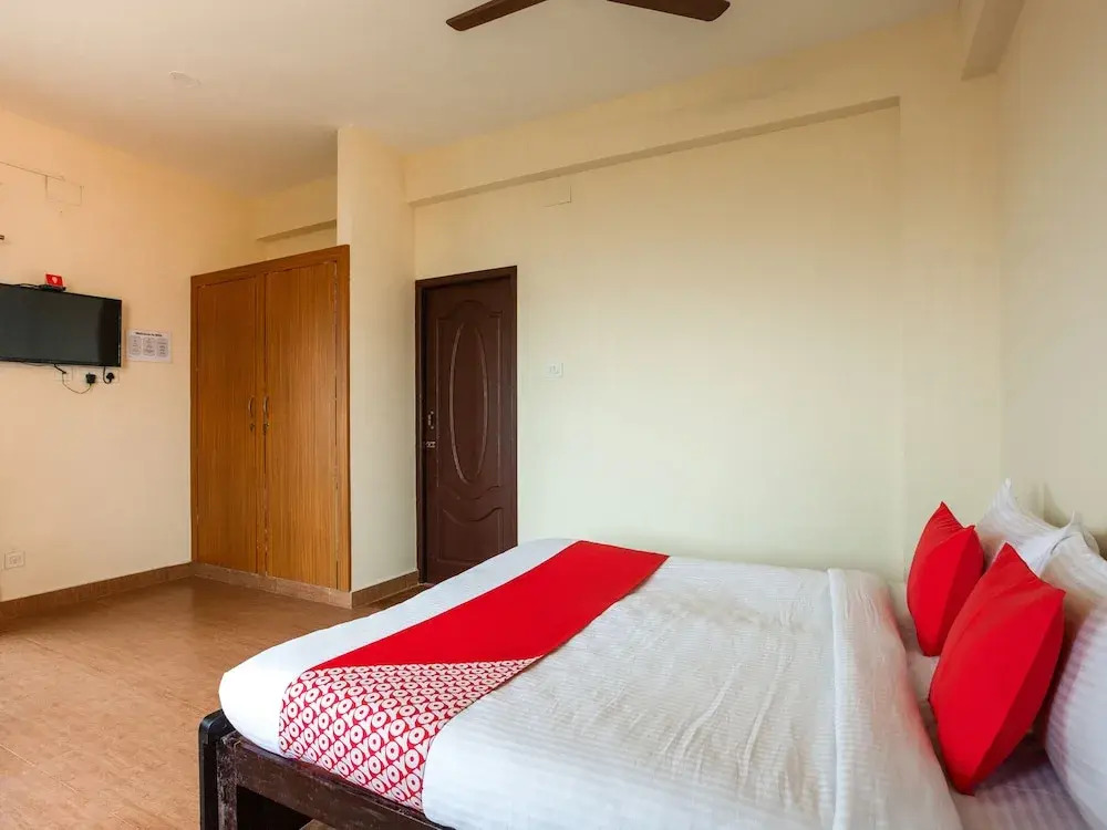OYO 39342 Beehive Inn
