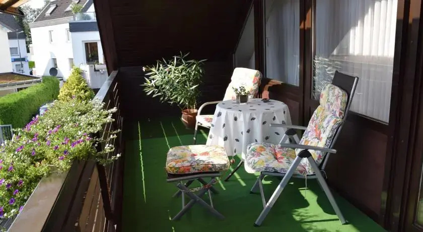 "Nicht daheim und doch zu Hause"