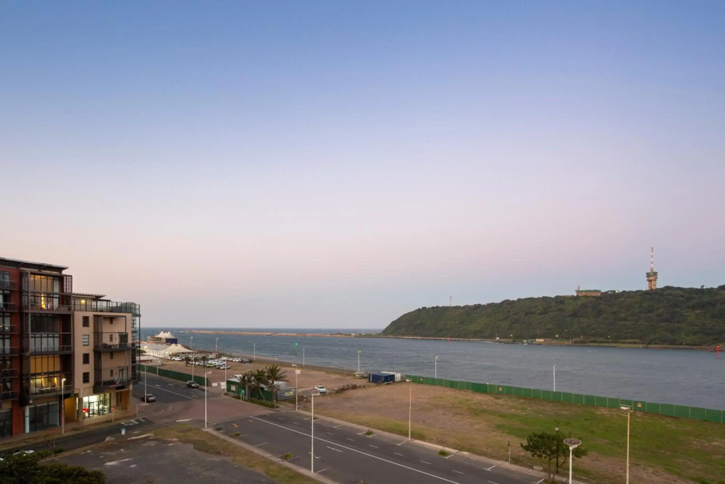 uSHAKA WATERFRONT - PALATIAL PRIVATE PENTHOUSE