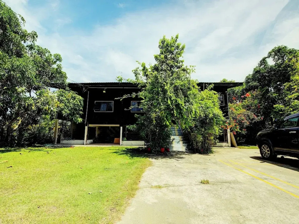 OYO HOME 90800 Rumah Pangi Homestay