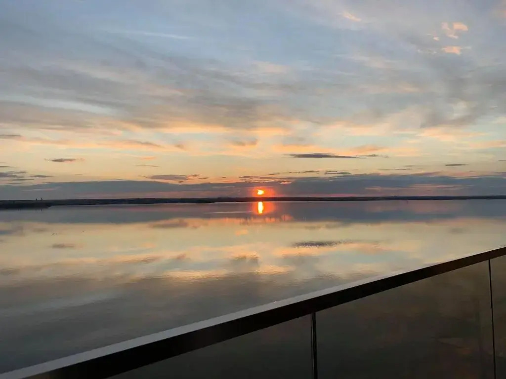 Apartment Sunset Lake View