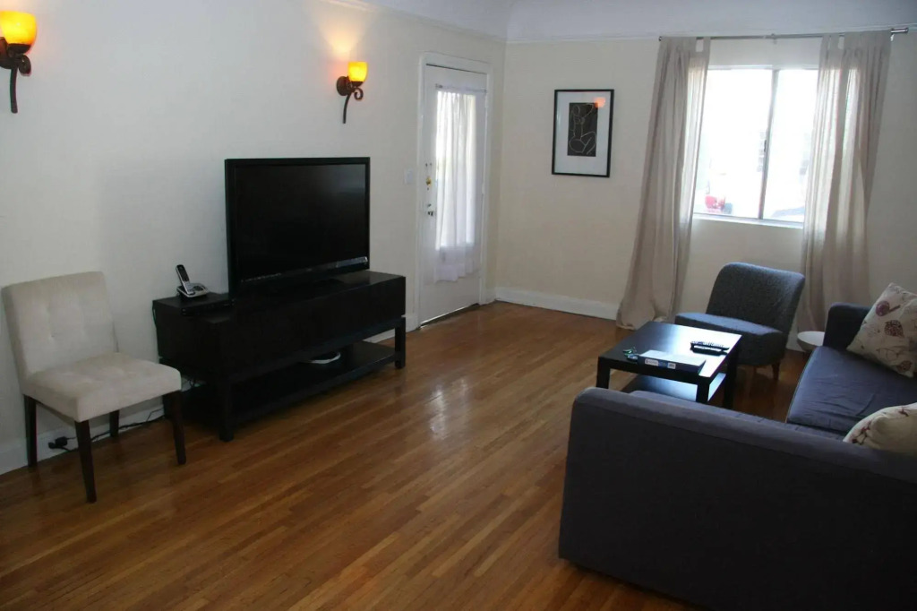West Hollywood Vintage Vacation Apt