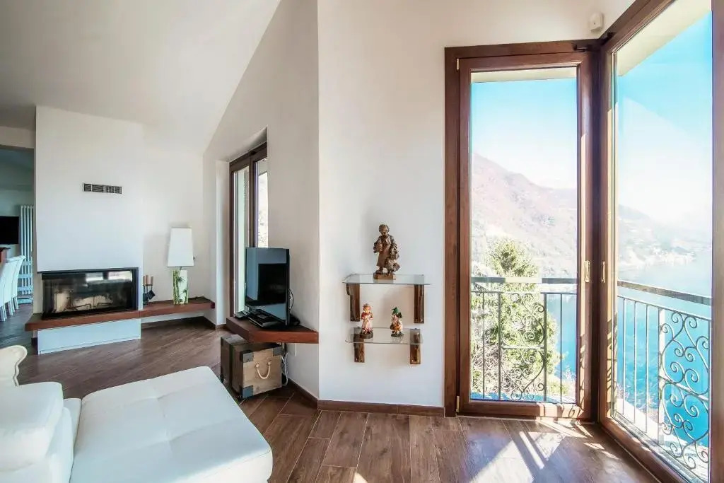Argegno Wonderful View - by MyHomeInComo