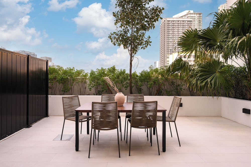 Sense28 Edgewater, an AvantStay Hotel