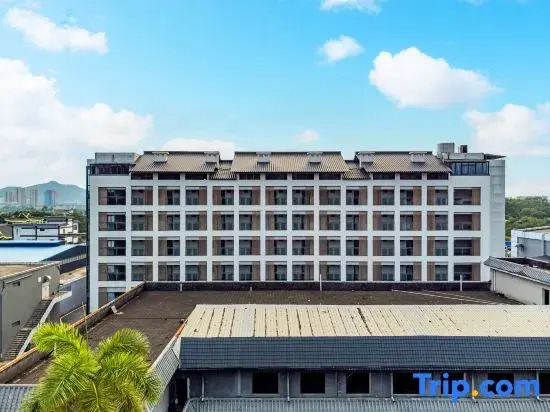 Qujia Hotel (Liaobu Xiangshi Park)