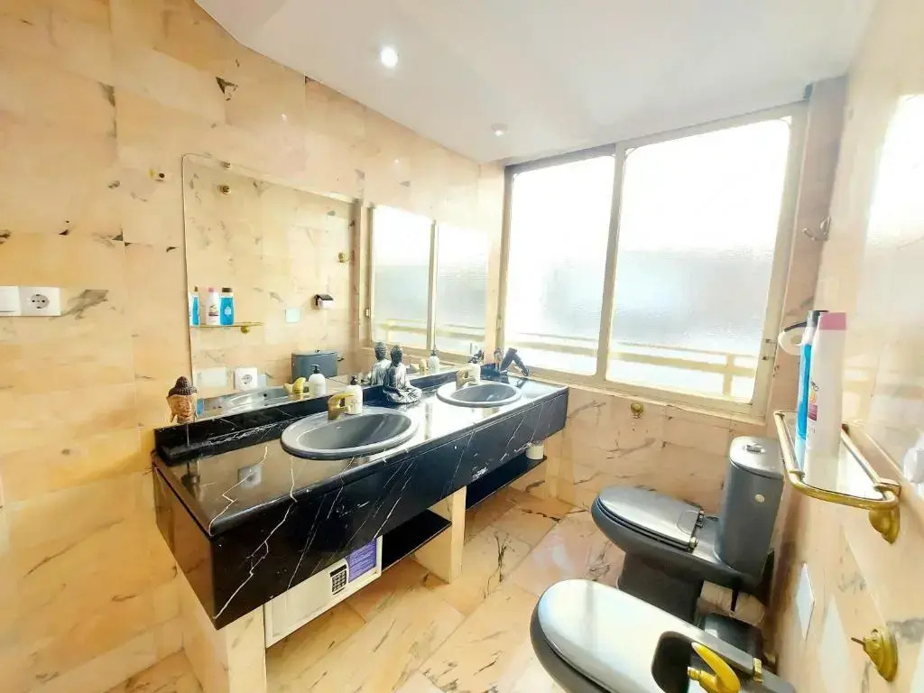 Gloria Host House