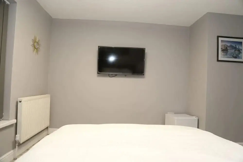 Room in House - A A Guest Room8