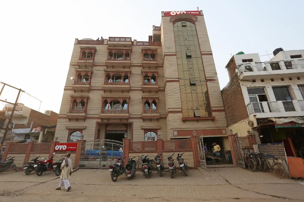 OYO 22043 Jk Mahal