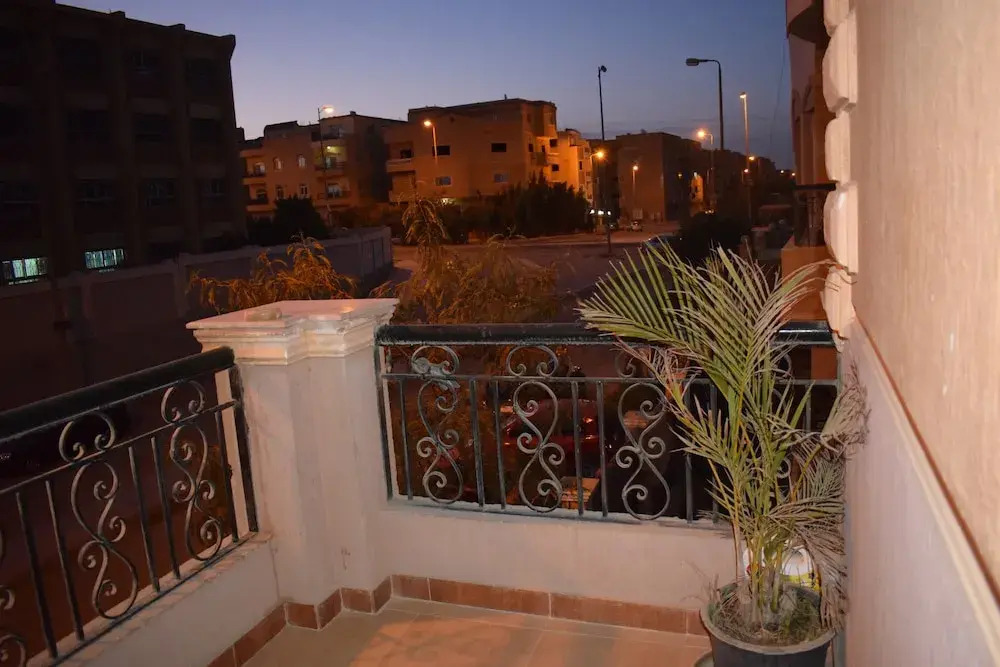 Travelholic Hostel