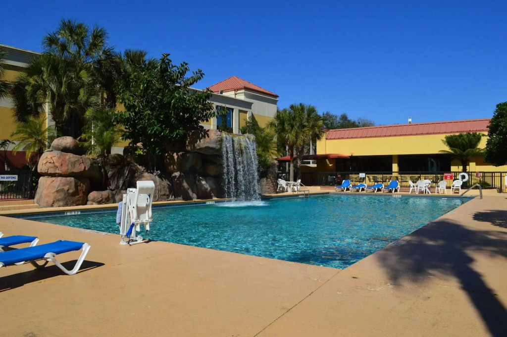 Opal Hotel & Suites