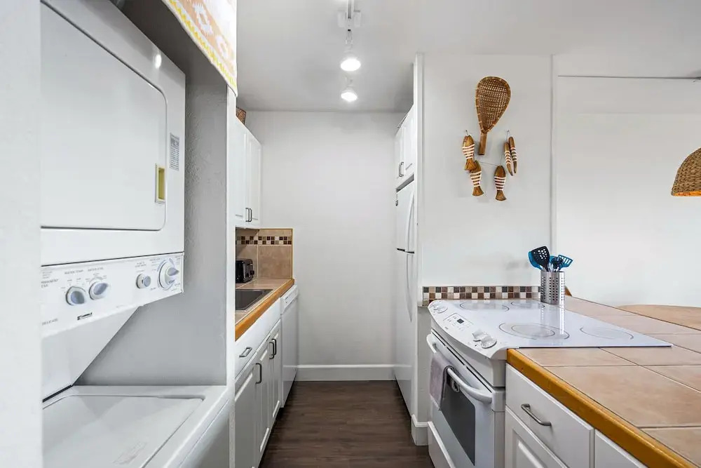 Maui Vista 2-301 - Modern and Bright Renovation in Building 2, No Carpet, AC!