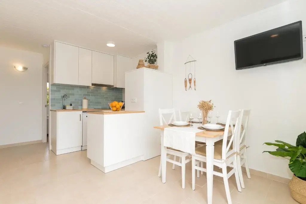 Moderno apartamento en Calan Bosch- C10