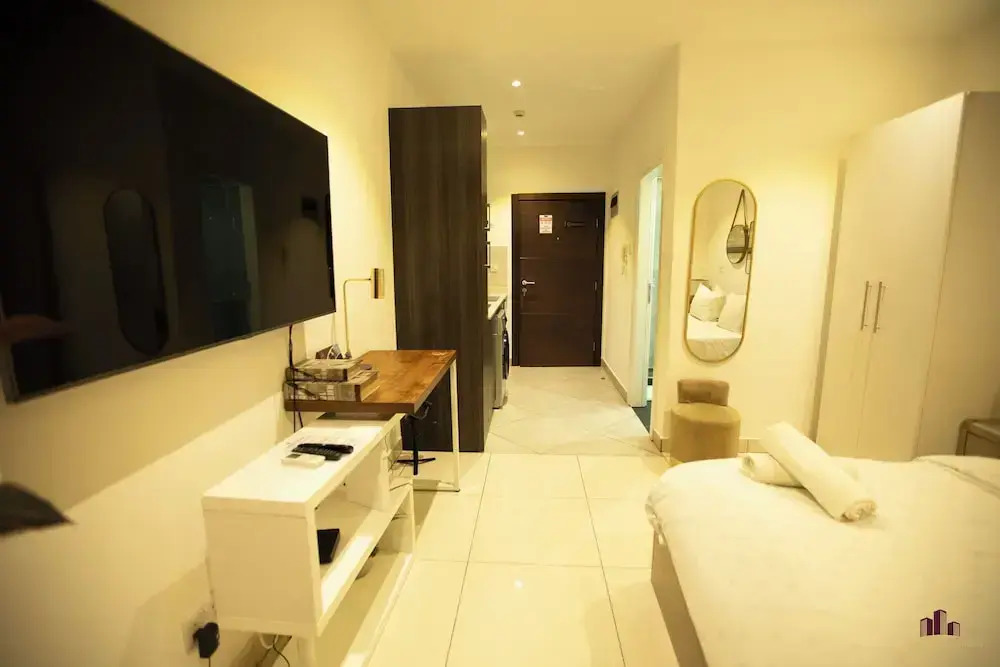 Royal Luxury Apt at Embassy Garden