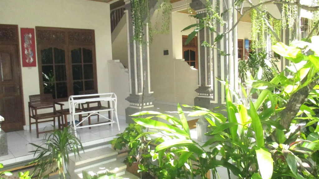 Adus Beach Inn