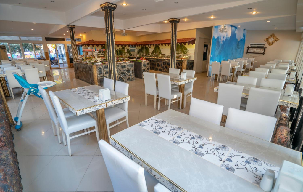 Aperion Beach Hotel Side