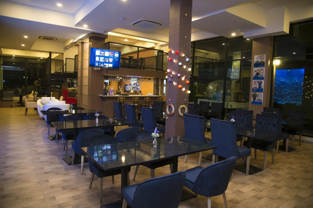 V20 Boutique Jacuzzi Hotel