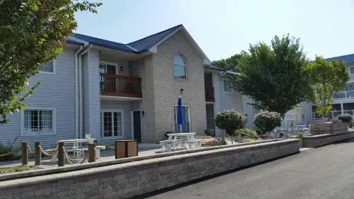Put-in-Bay Poolview Condo #4