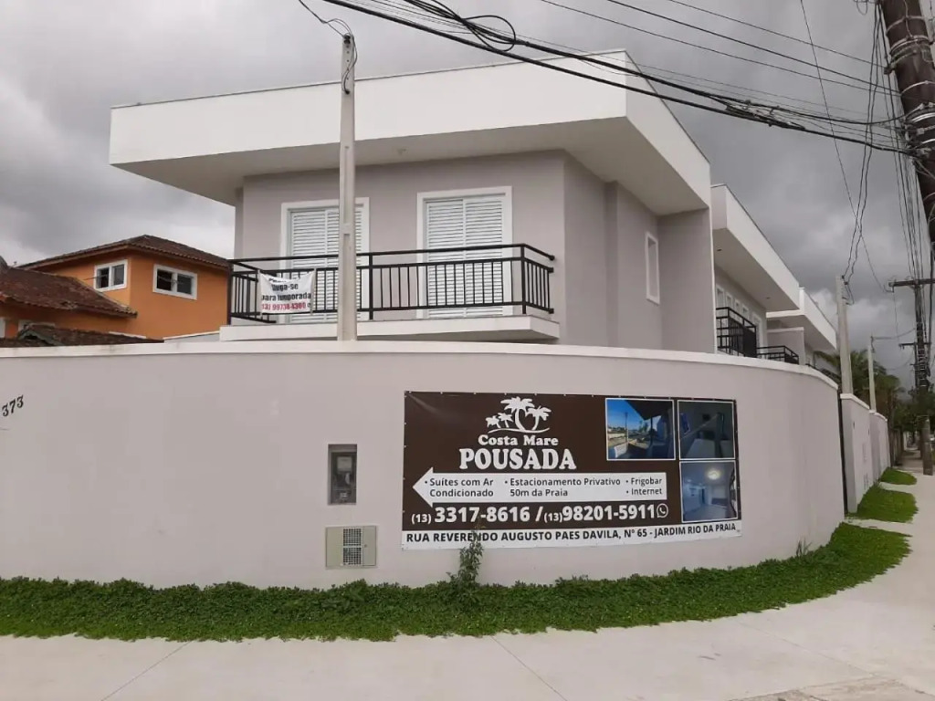 Sobrado frente ao SESC, WIFI 300MB, 2 vagas auto, cozinha, churrasqueira, moderno e reformado
