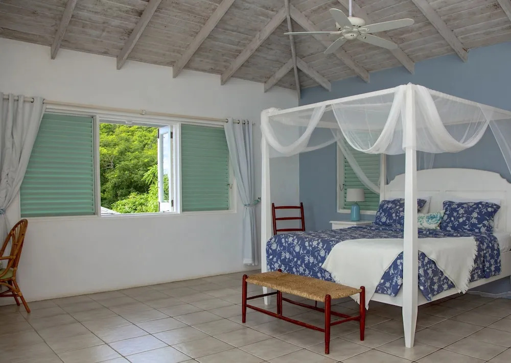 Zephyr Hill - 4 bedroom Villa with awe inspiring views 4 Villa by RedAwning