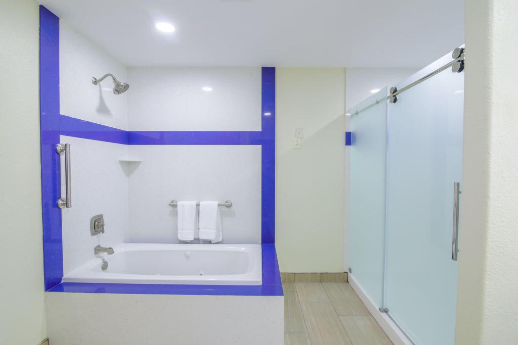 Holiday Inn Express & Suites Raymondville by IHG