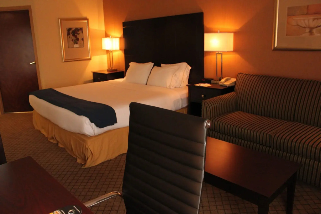 Holiday Inn Express Lewisburg - New Columbia by IHG