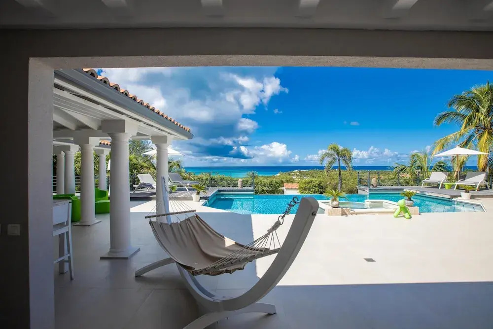 Walk to the Beach! Fabulous Villa With Huge Heated Pool, AC, Free Wifi, Ideal for Groups