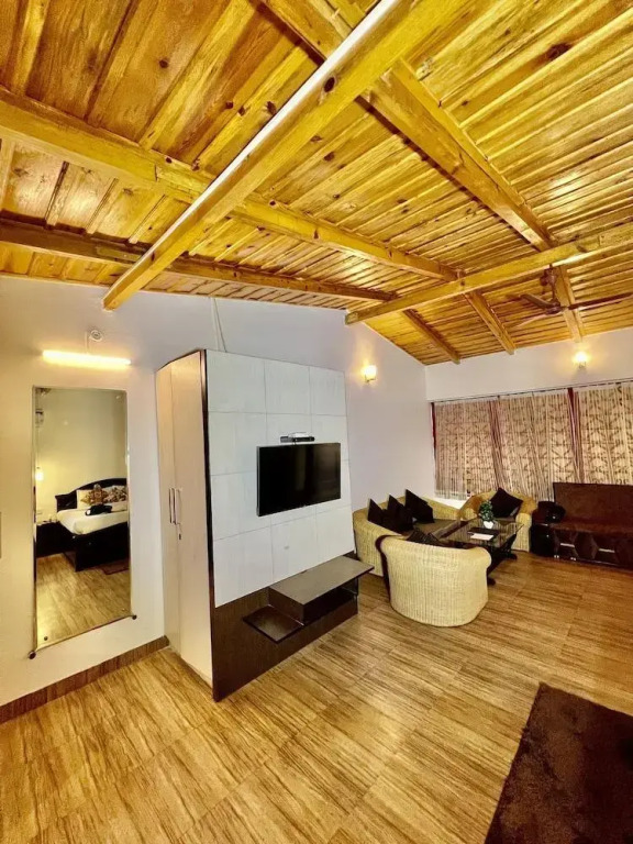 Sea Hawk - Luxury Hill Resort 4 mins from Bhimtal Lake