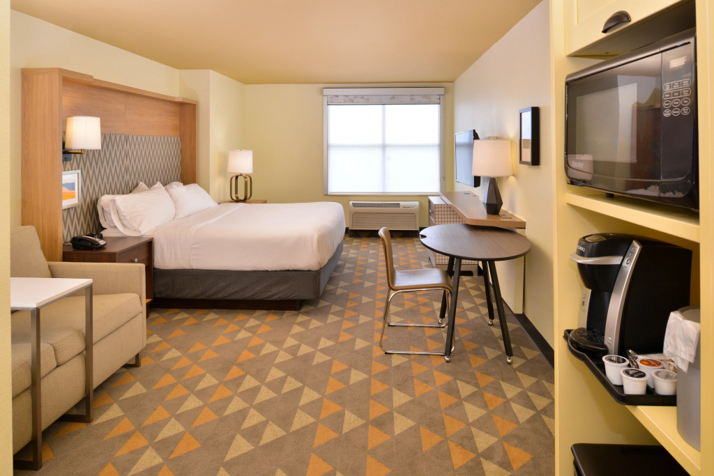Holiday Inn Kansas City Airport by IHG