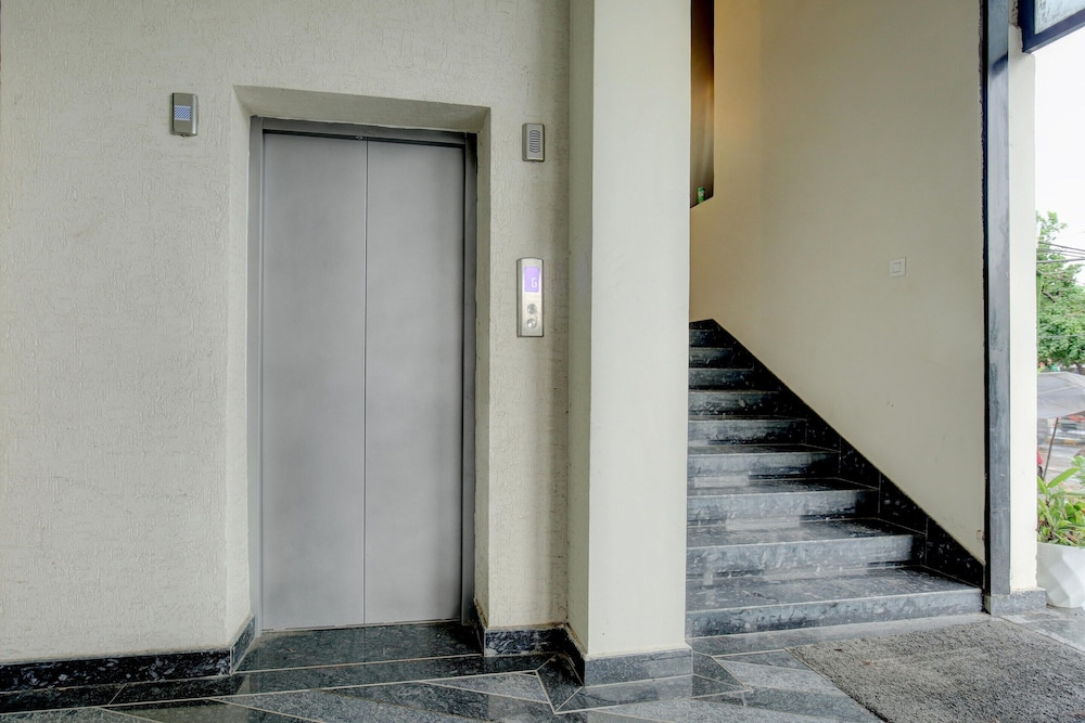 Collection O Ovel Hotel Grand