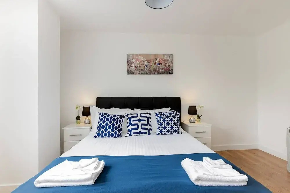 Skyvillion - Tower Point Enfield 1bed W Balcony