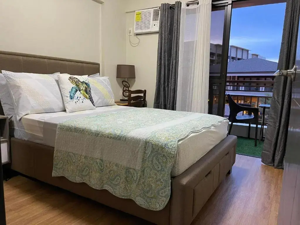 MaRoy Suites at Asteria Residences (Near NAIA with free Parking+Fiber Internet)