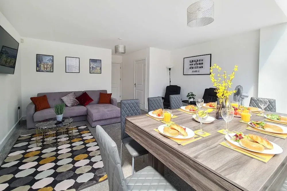 Last Minute Deals 4BR House of Four Chimneys