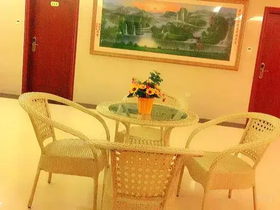 Guangzhou Jiayue Business Hotel (Huadu People's Hospital Huacheng Road Subway Station)