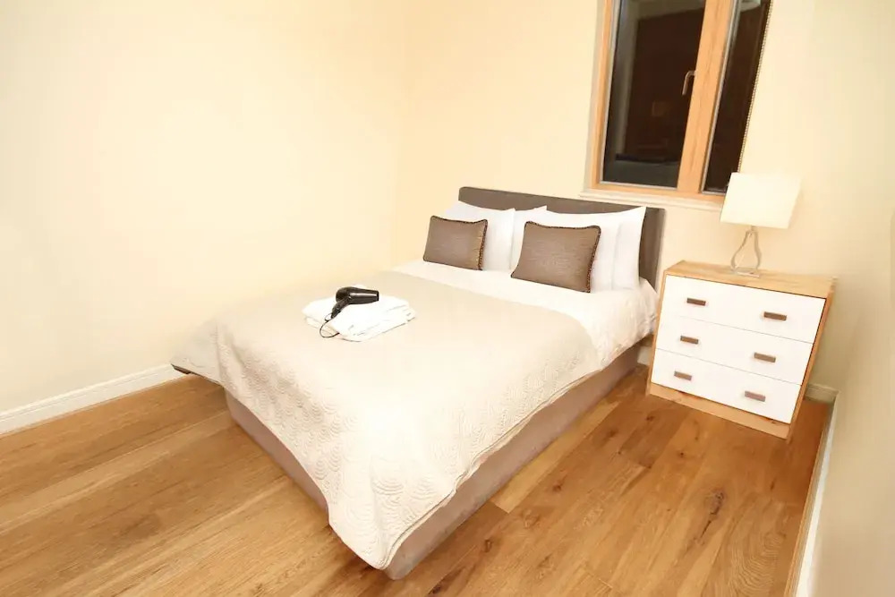 Grand Canal Quay Apt Sleeps 10