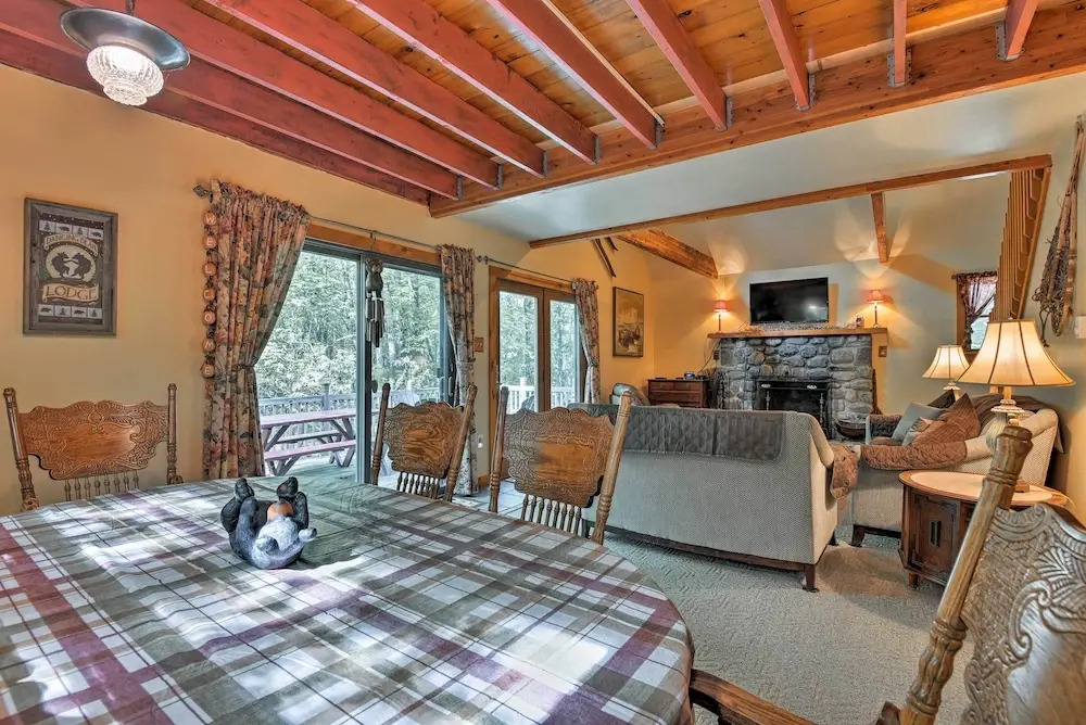Deck & Big Boulder Views: Lake Harmony House!