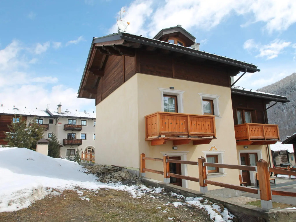 Stunning Holiday Home in Livigno near Ski Lift