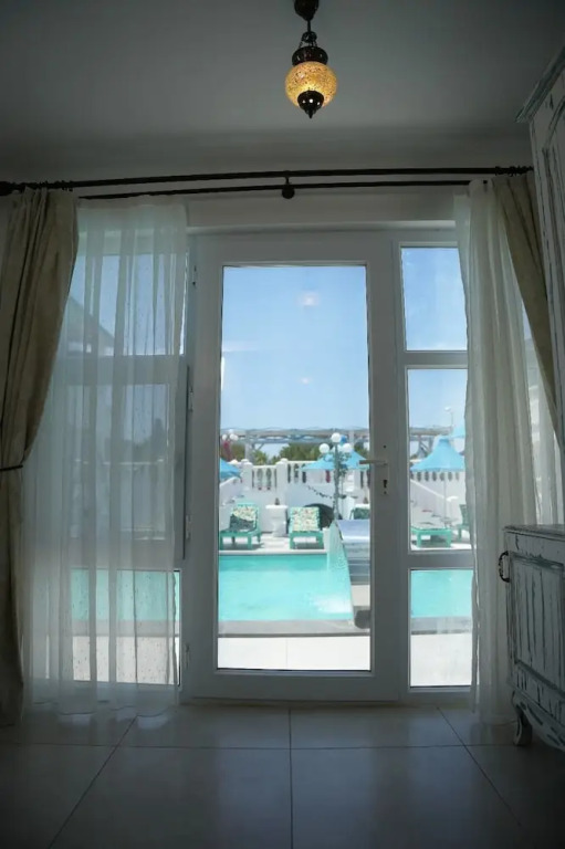 Bahama Art Hotel