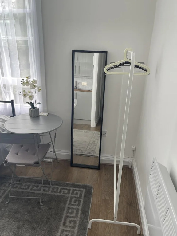 Charming Studio in London - 1 Person Only