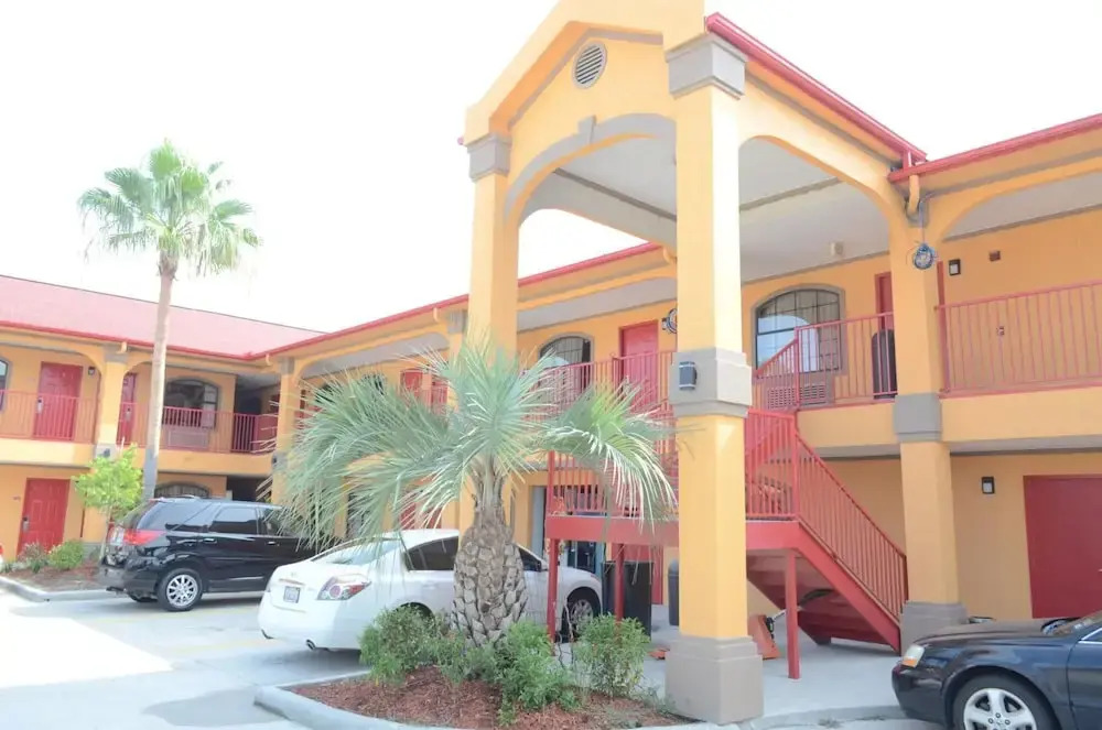 Regency Inn & Suites By Capital O Houston IAH Airport