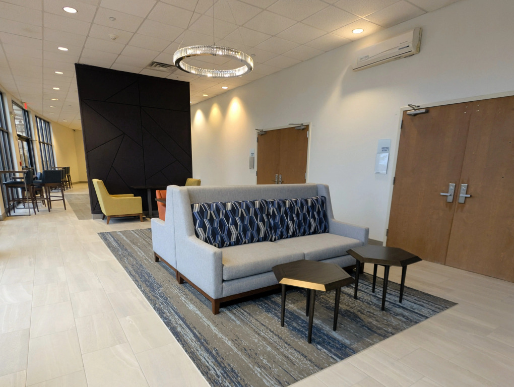 Holiday Inn Express & Suites Carbondale - University Area