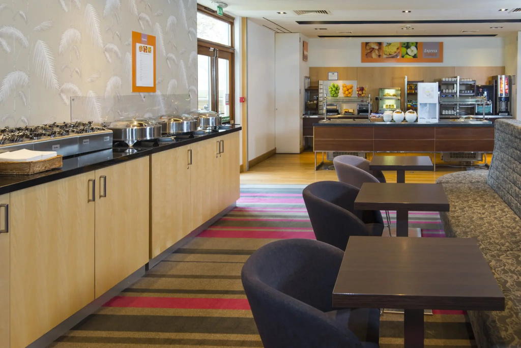 Holiday Inn Express London - Epsom Downs by IHG