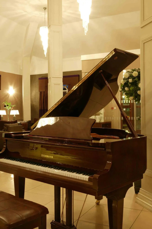 Killarney Oaks Hotel